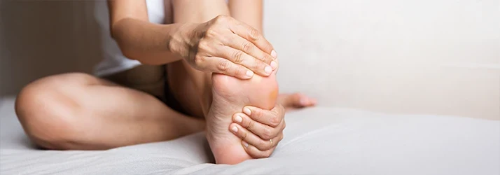 neuropathy signs and symptoms foot pain